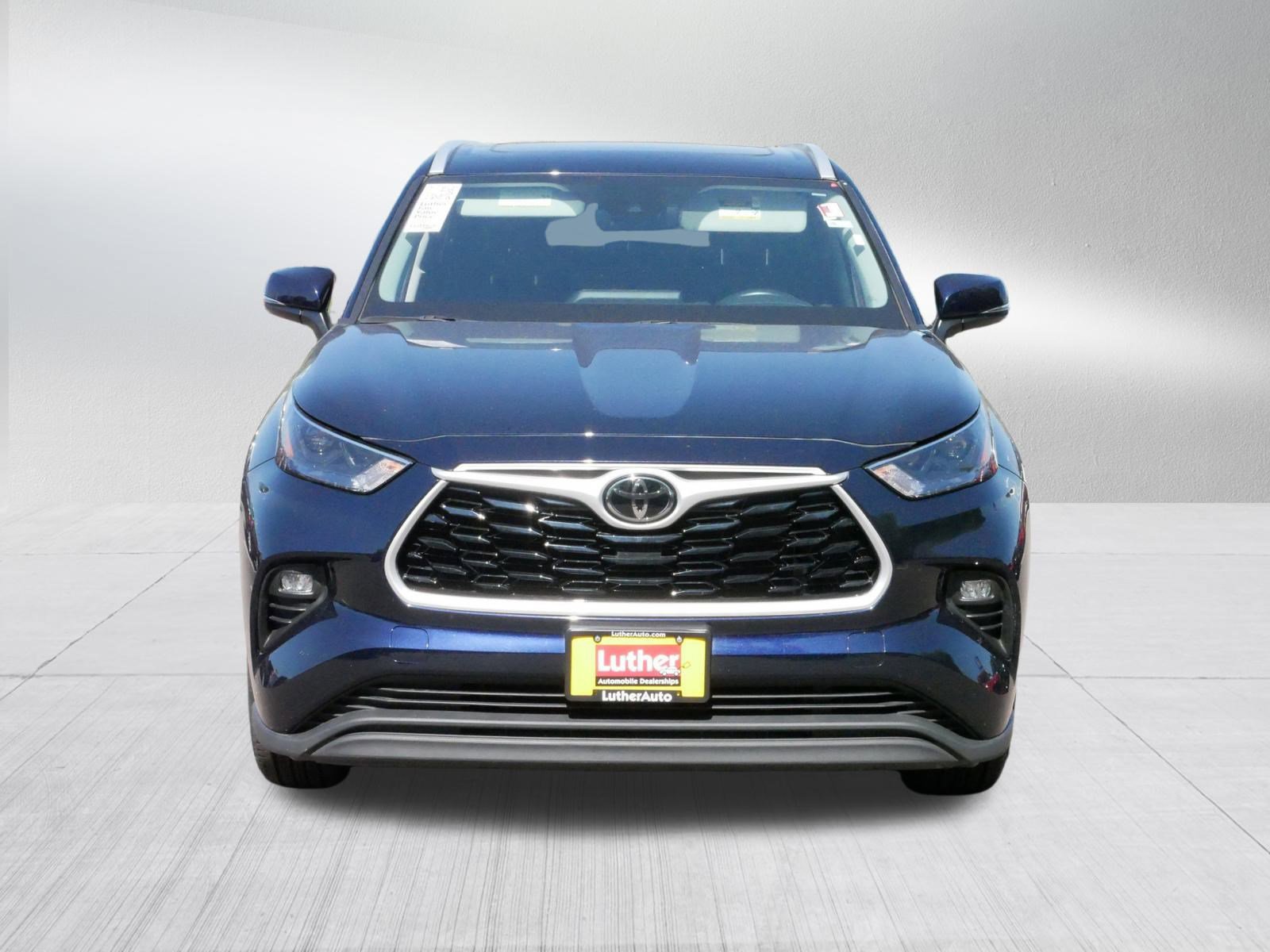 2022 Toyota Highlander XLE photo 2