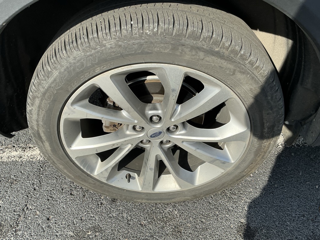 2021 Ford Explorer Platinum photo 3