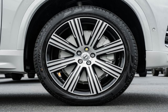 2025 Volvo XC90 T8 photo 12