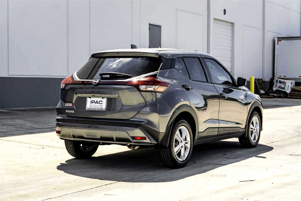 2025 Nissan Kicks Play S photo 3