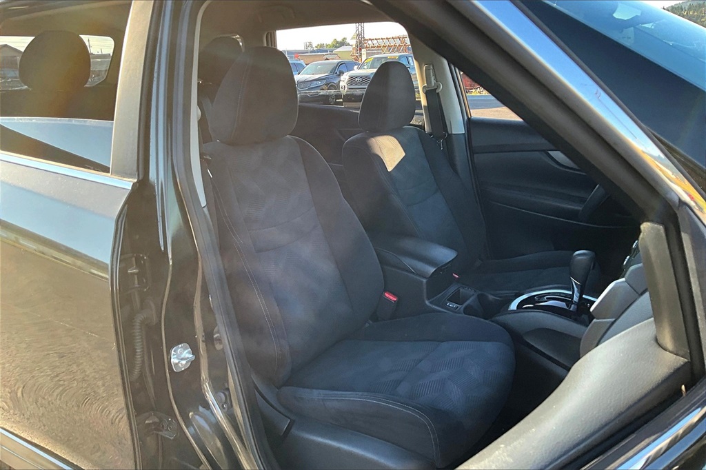 2016 Nissan Rogue SV photo 7