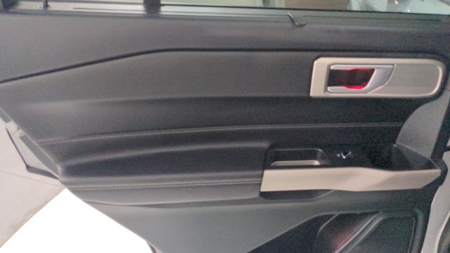 Used 2023 SILVER Ford Limited image 26