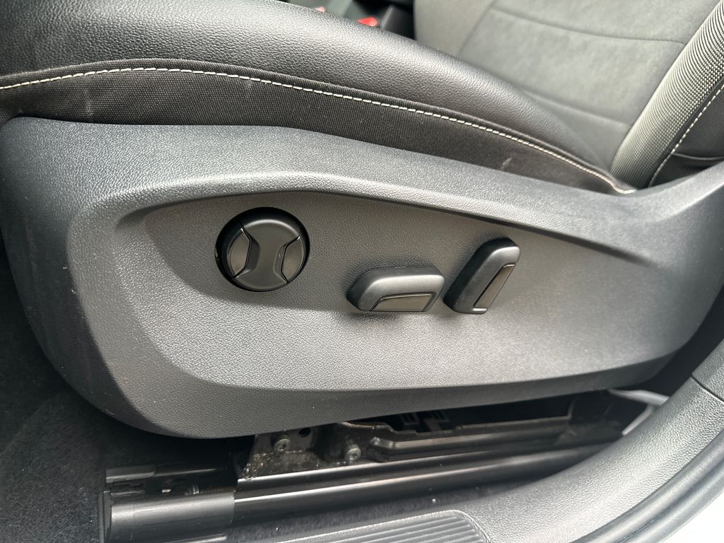 2022 Volkswagen Taos SE photo 4