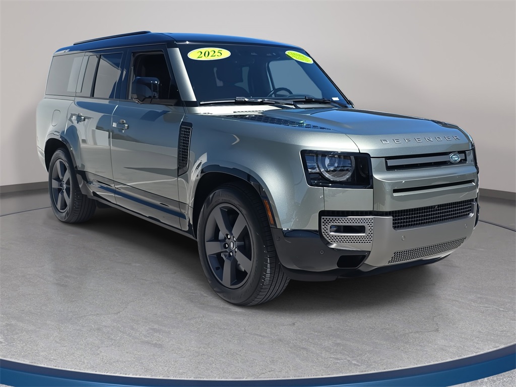 2025 Land Rover Defender 130 X-Dynamic SE photo 3