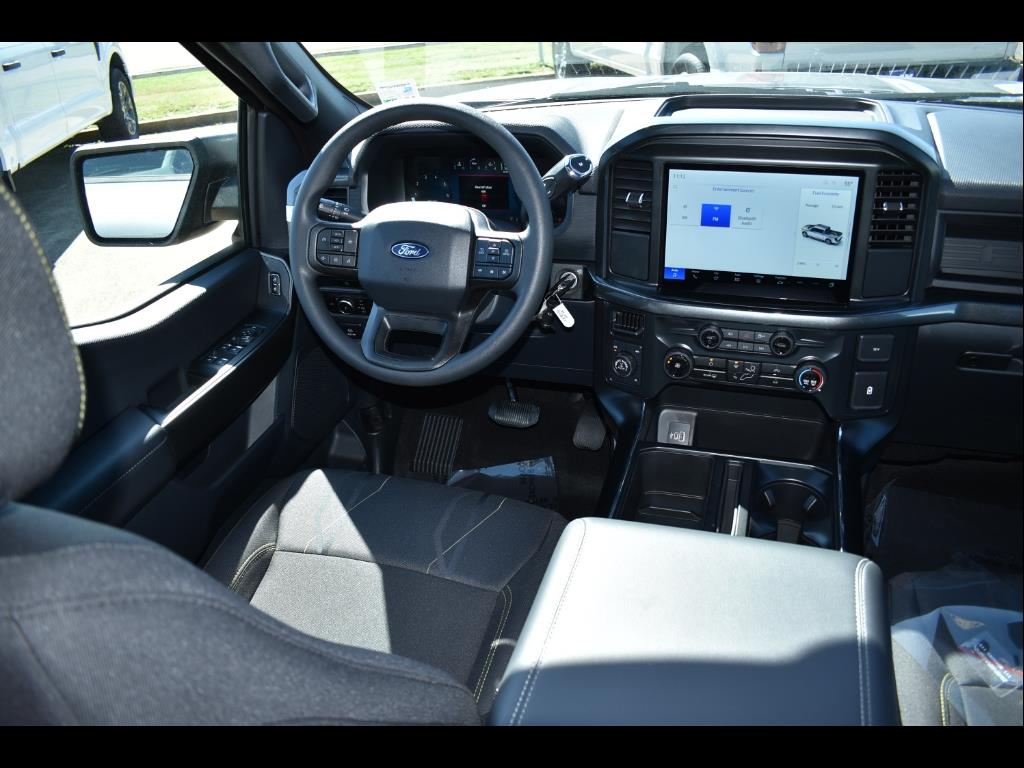 2025 Ford F-150 STX photo 4