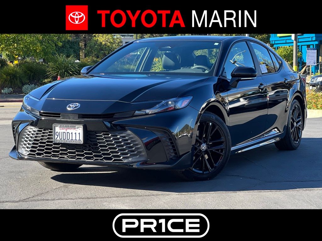 2025 Toyota Camry SE's photo