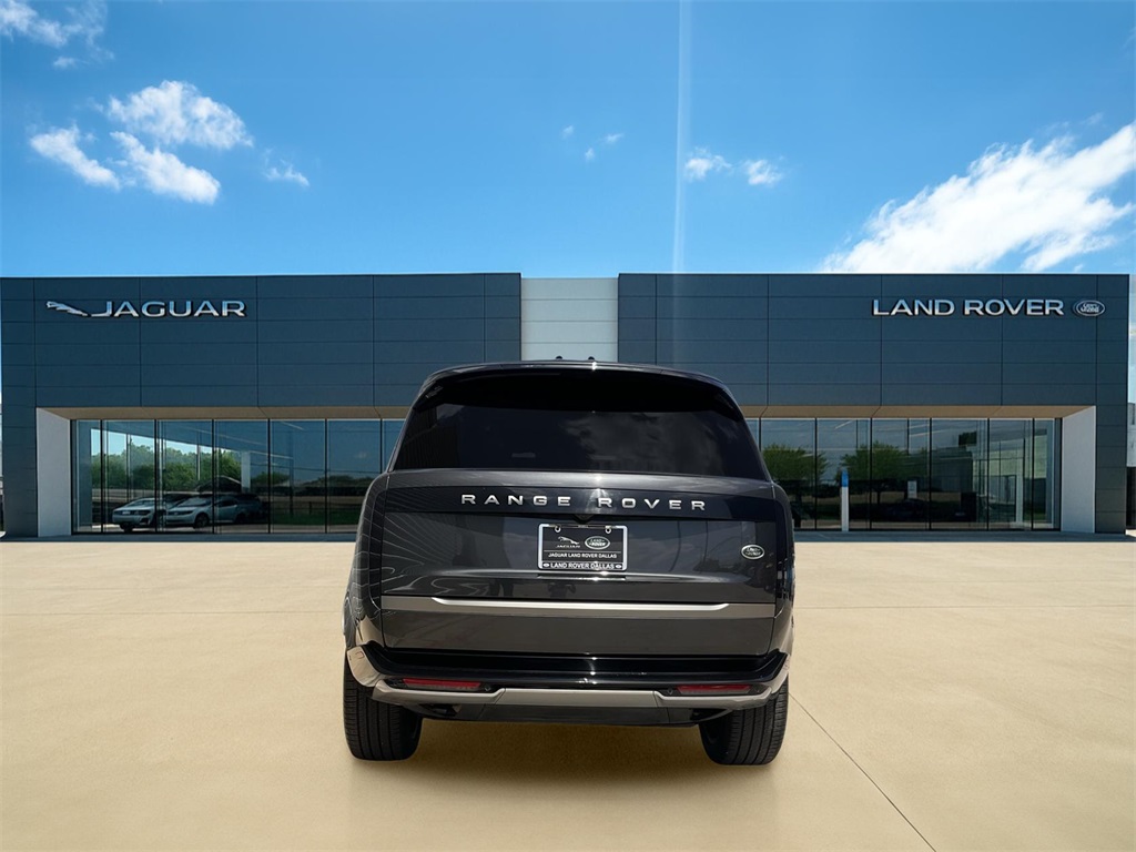 2023 Land Rover Range Rover SE photo 4