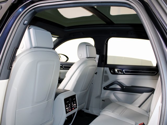 2023 Porsche Cayenne E-Hybrid Platinum Edition photo 19