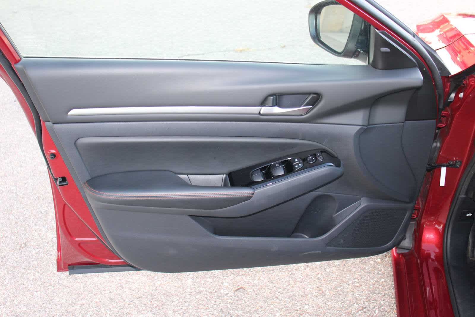 2024 Nissan Altima 2.5 SR photo 12