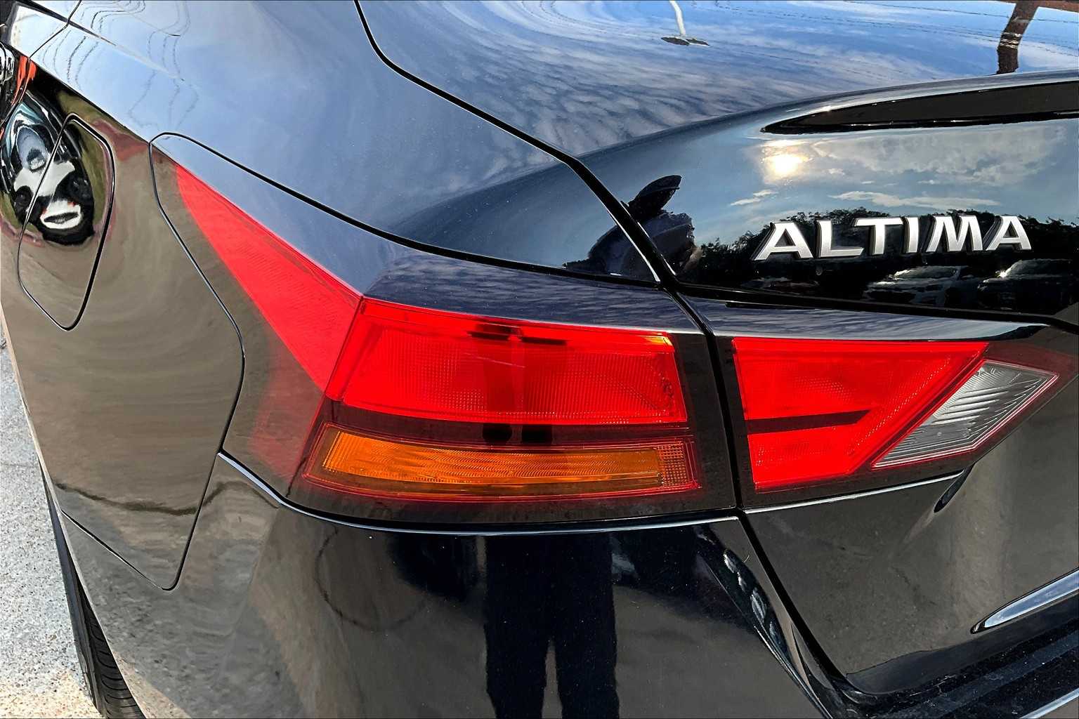 2023 Nissan Altima SV photo 24