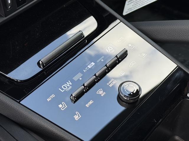 2025 Porsche Cayenne Base photo 15