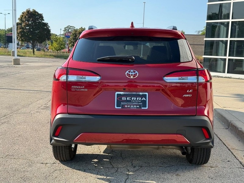 2024 Toyota Corolla Cross LE photo 3
