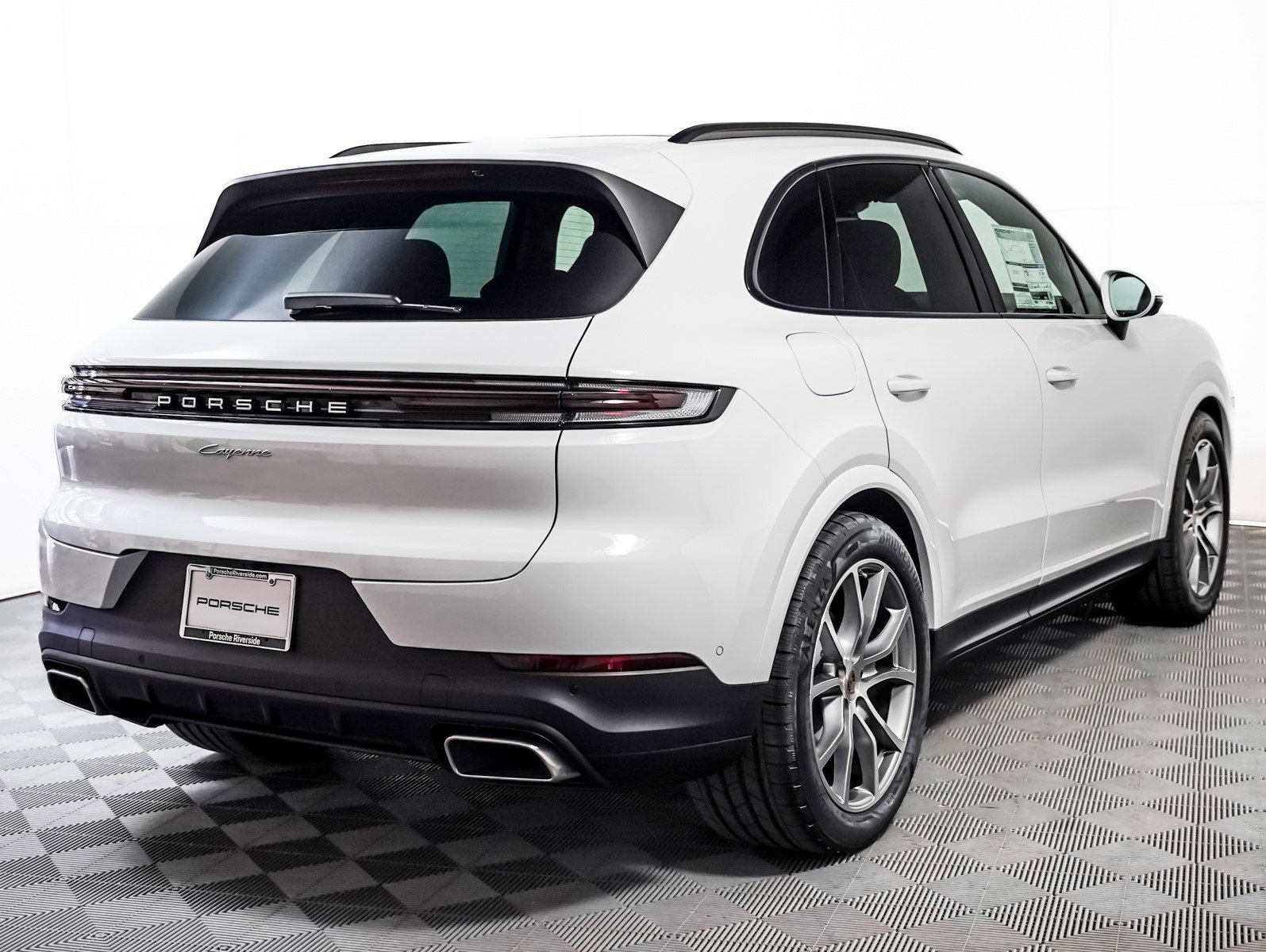 2025 Porsche Cayenne photo 10