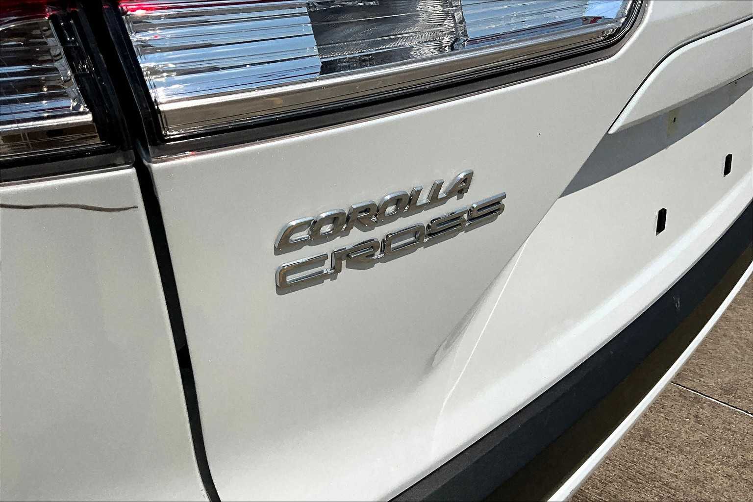 2023 Toyota Corolla Cross LE photo 29