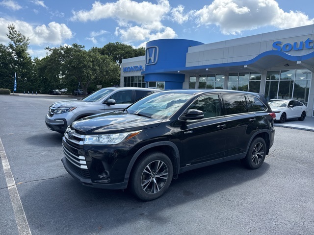 2019 Toyota Highlander Hybrid LE photo 2