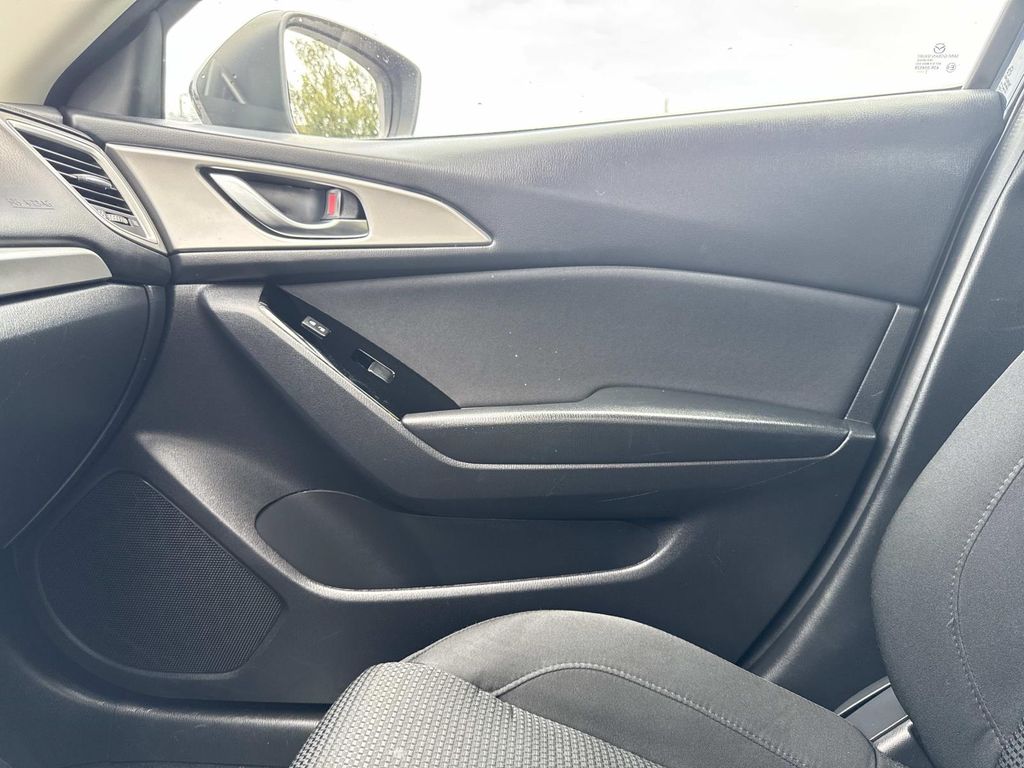 2018 Mazda Mazda3 Sport photo 23