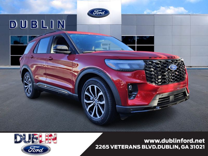 2026 Ford Explorer ST-LINE's photo