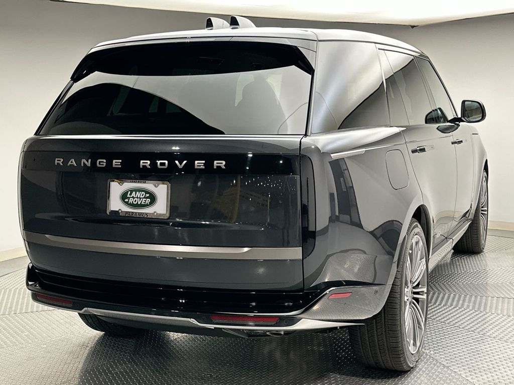 2025 Land Rover Range Rover SE photo 2