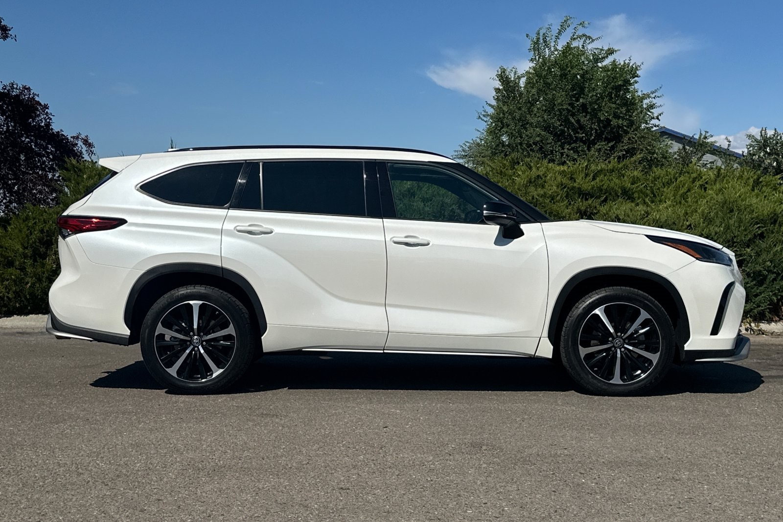 2021 Toyota Highlander XSE photo 3