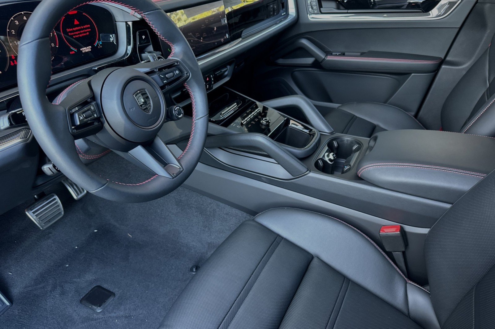 2025 Porsche Cayenne Turbo E-Hybrid photo 4