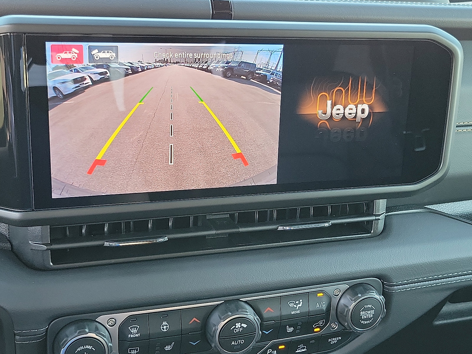 2025 Jeep Wrangler Sahara photo 9