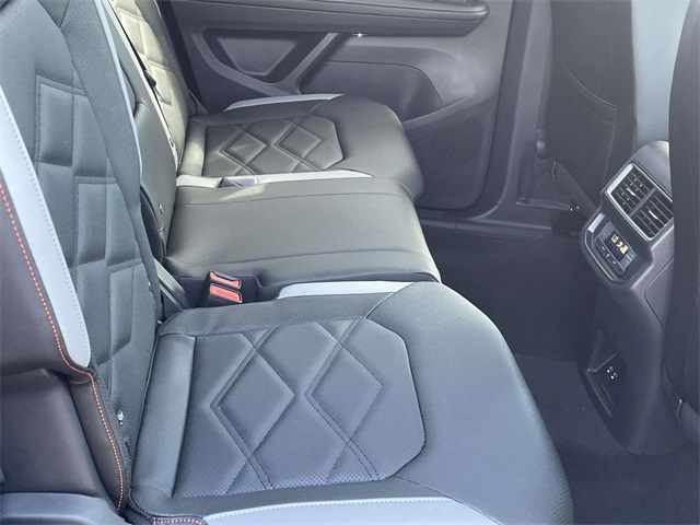 2025 Volkswagen Atlas Peak Edition SE photo 12
