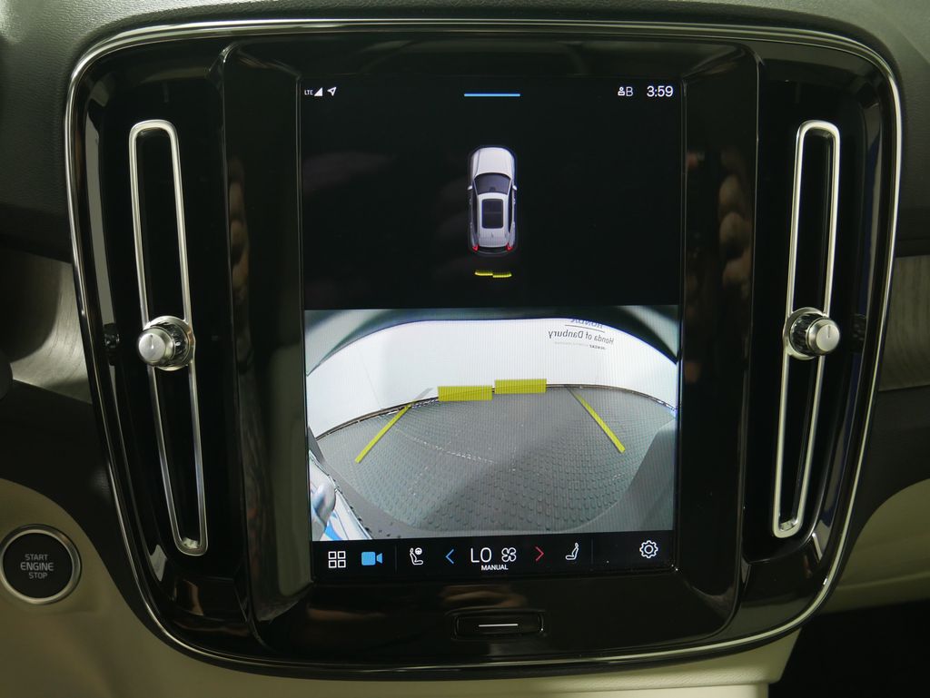 2023 Volvo XC40 Plus photo 22