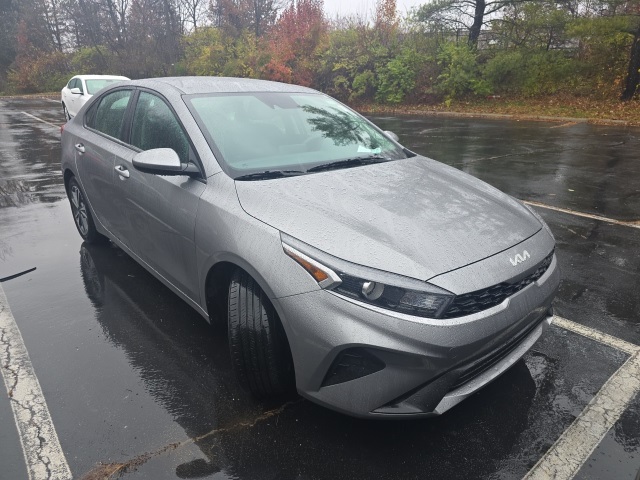 2024 Kia Forte LXS photo 2