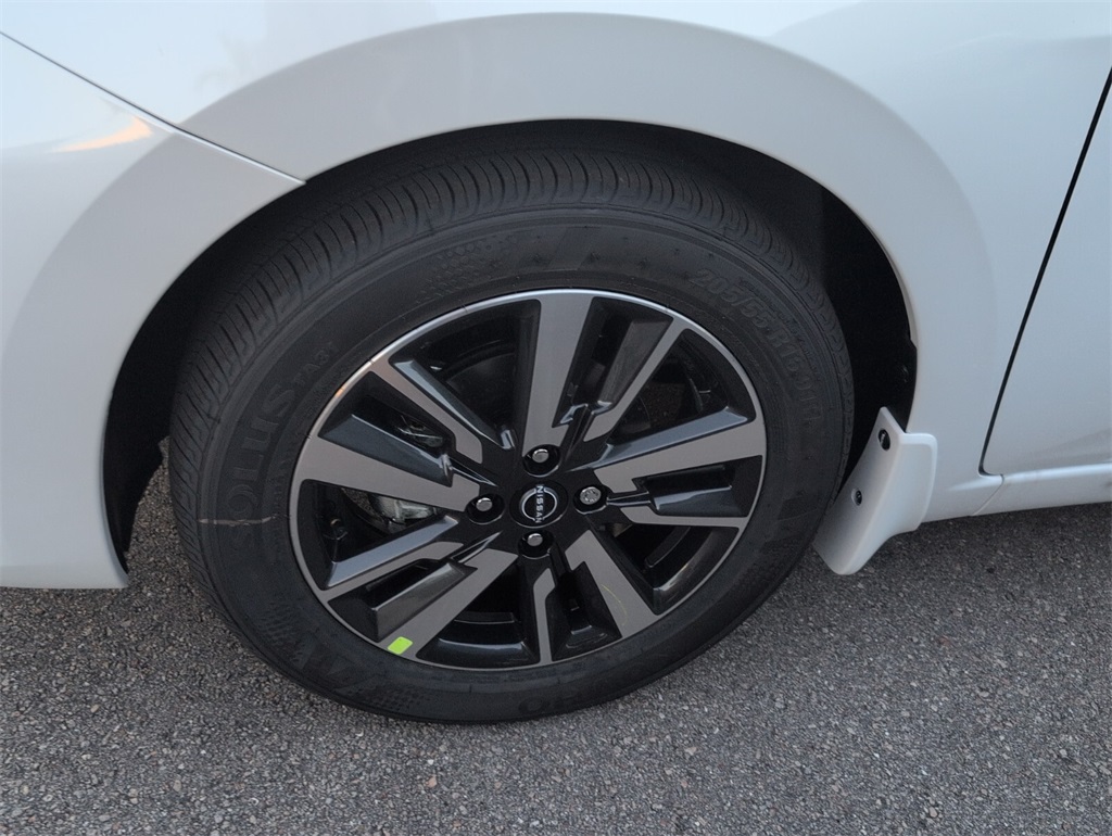 2025 Nissan Versa 1.6 SV photo 5