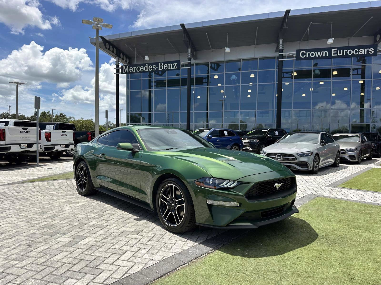 2022 Ford Mustang EcoBoost Premium photo 2