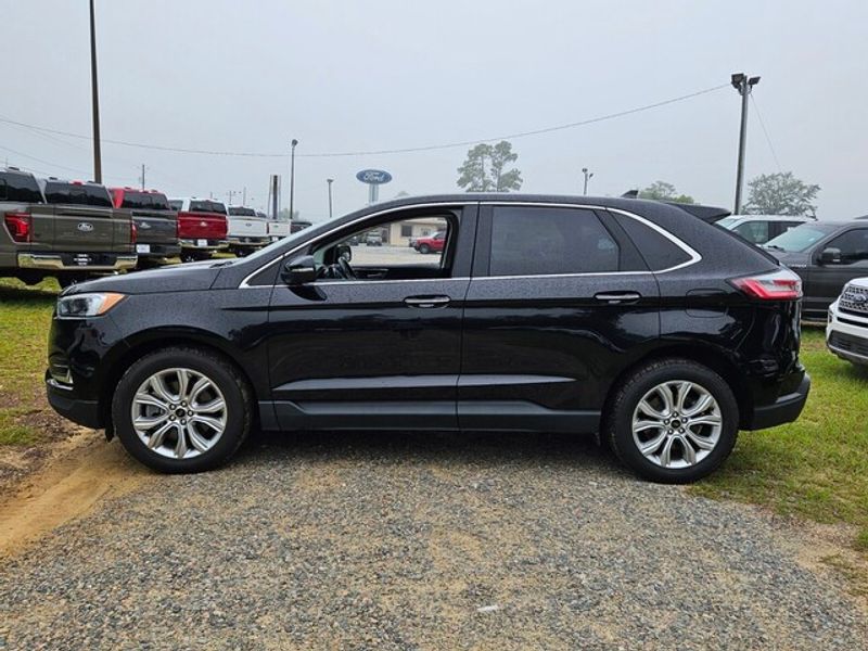 2023 Ford Edge Titanium photo 3