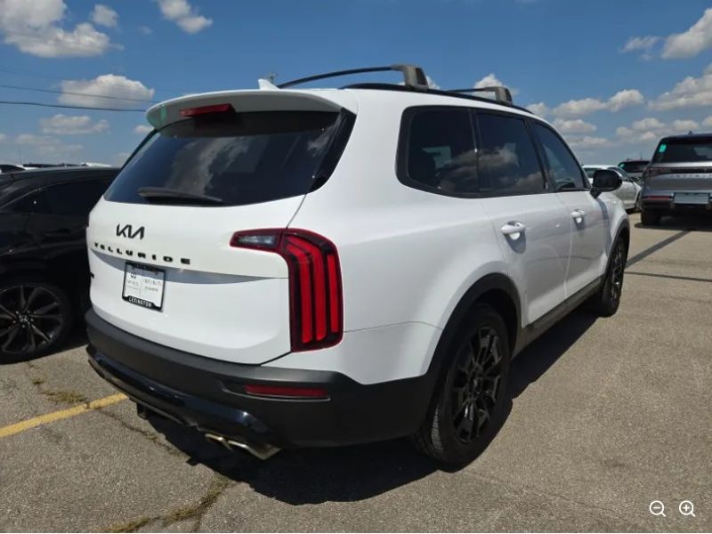 2022 Kia Telluride SX photo 2