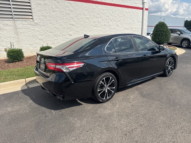 2020 Toyota Camry SE photo 4