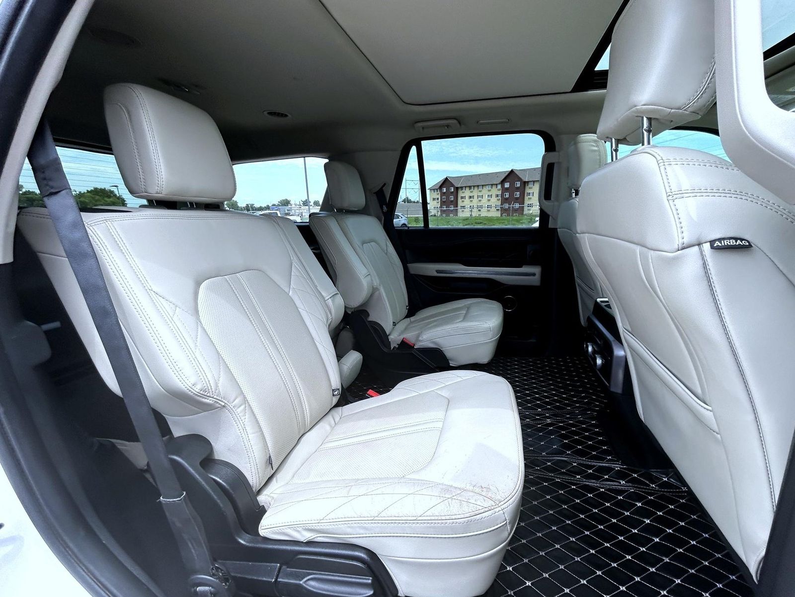 2021 Ford Expedition Platinum photo 18