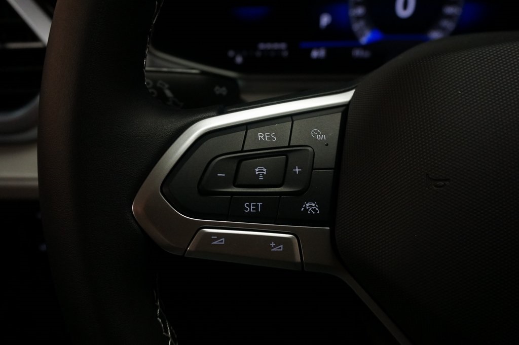 2025 Volkswagen Taos SE photo 17