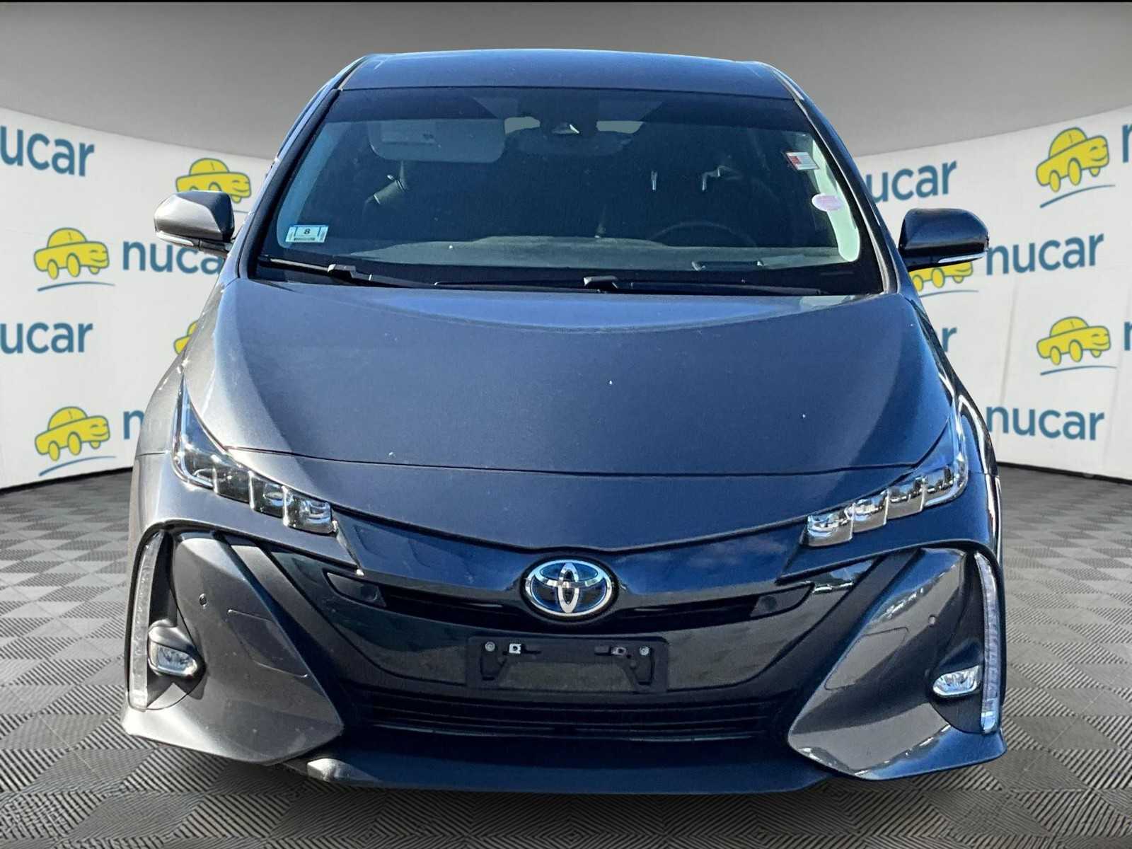 2017 Toyota Prius Prime Advanced photo 2
