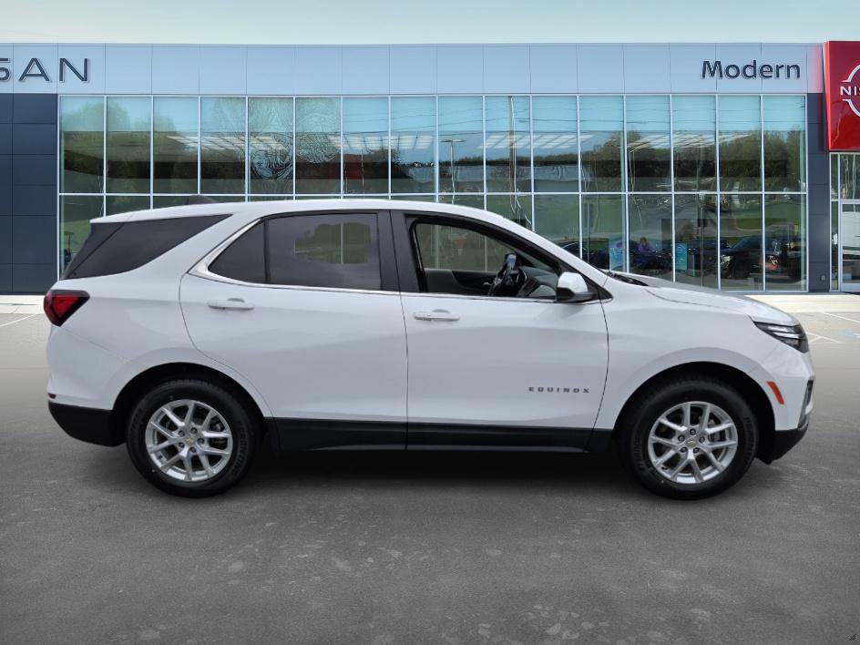 2023 Chevrolet Equinox LT photo 2