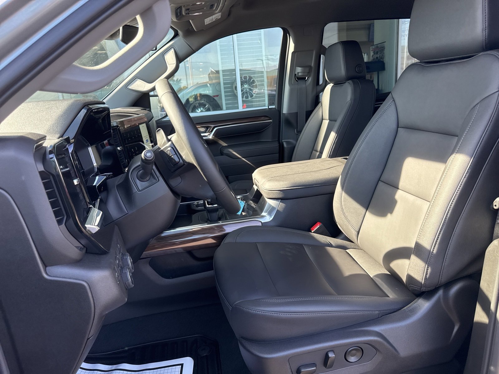 2025 Chevrolet Silverado 1500 RST photo 13