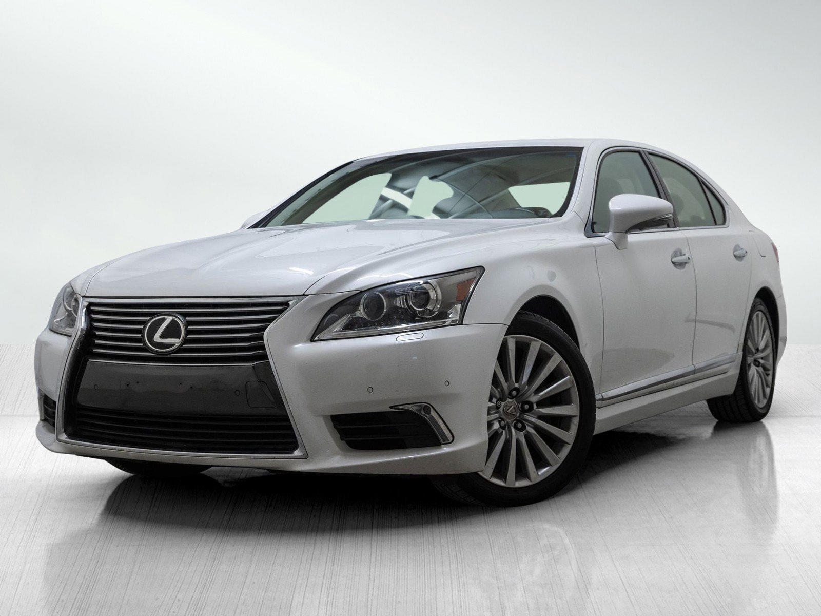 2013 Lexus LS Base's photo