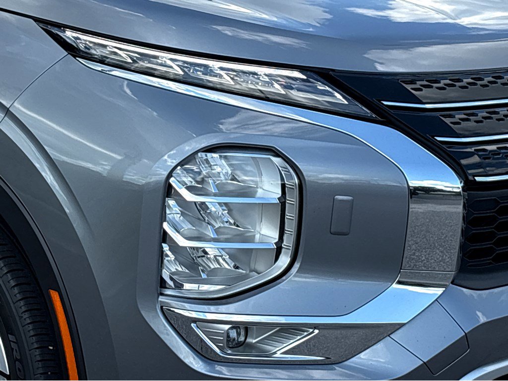 2024 Mitsubishi Outlander SE photo 14