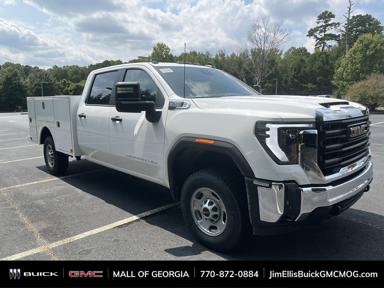 2024 GMC Sierra 2500HD Pro's photo