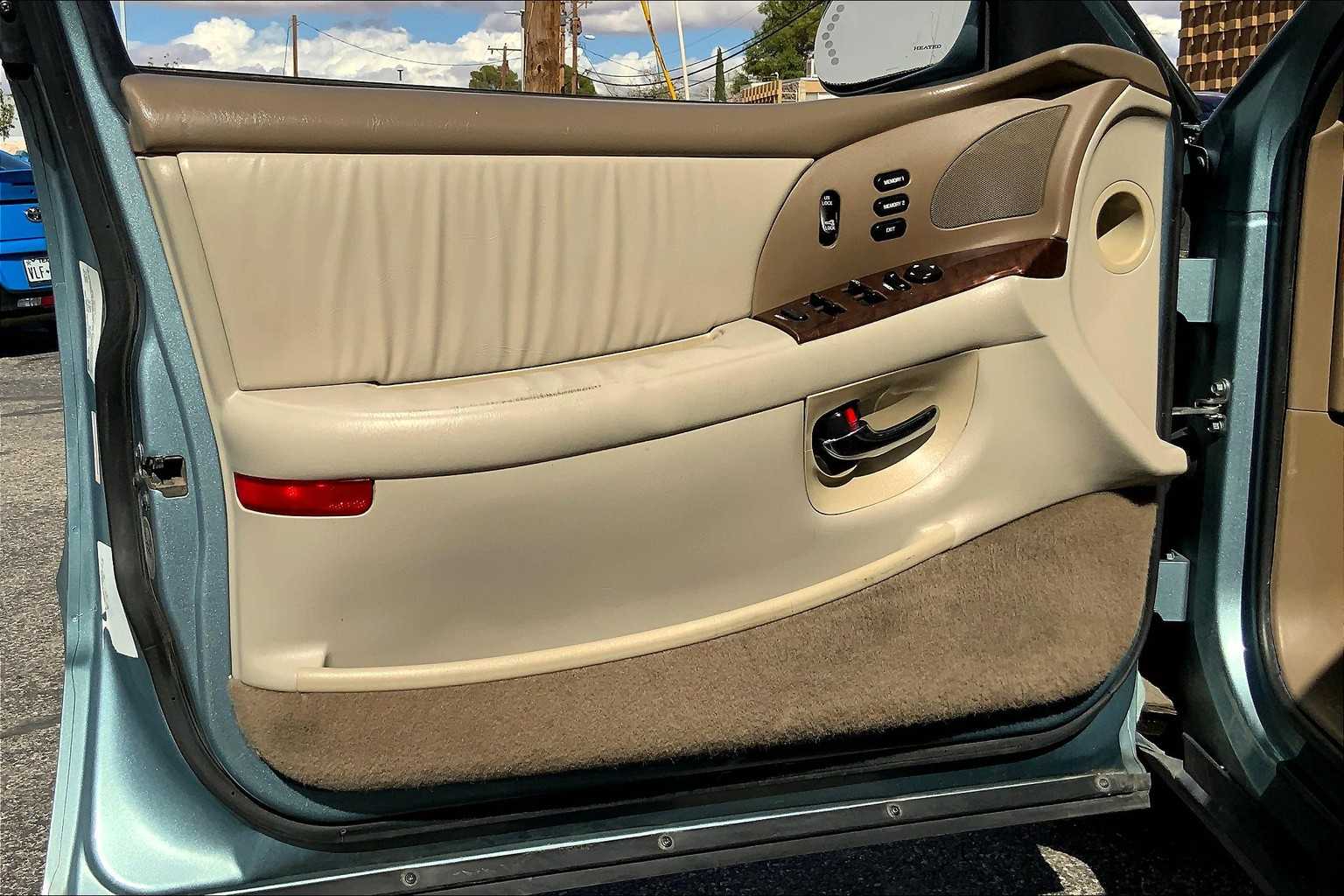 2004 Buick Park Avenue photo 16
