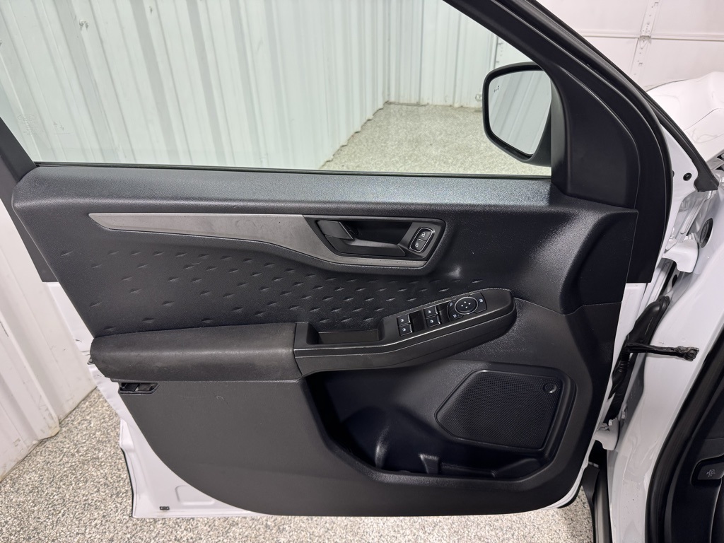 2020 Ford Escape S photo 11