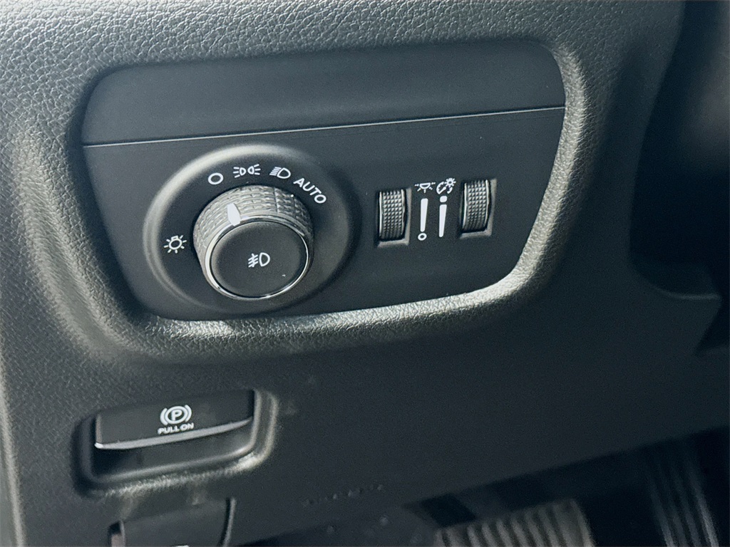 2025 Jeep Grand Cherokee Limited photo 6