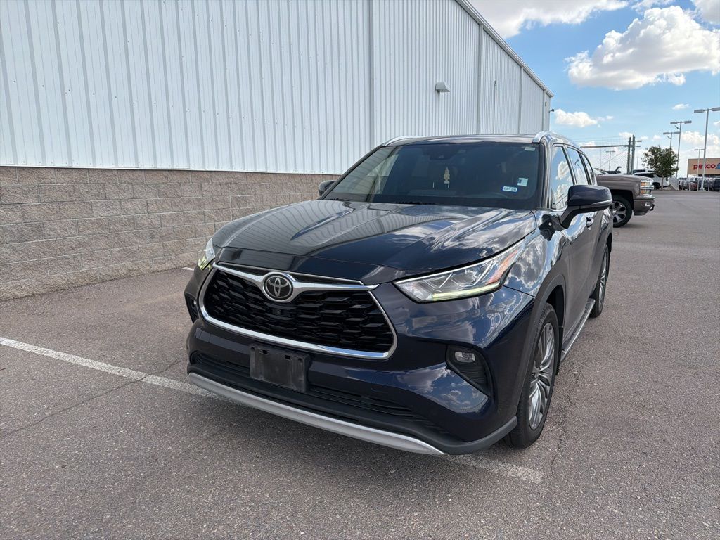 2020 Toyota Highlander Platinum photo 2