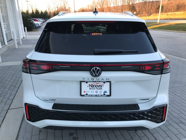 2026 Volkswagen Tiguan SEL R-Line photo 4