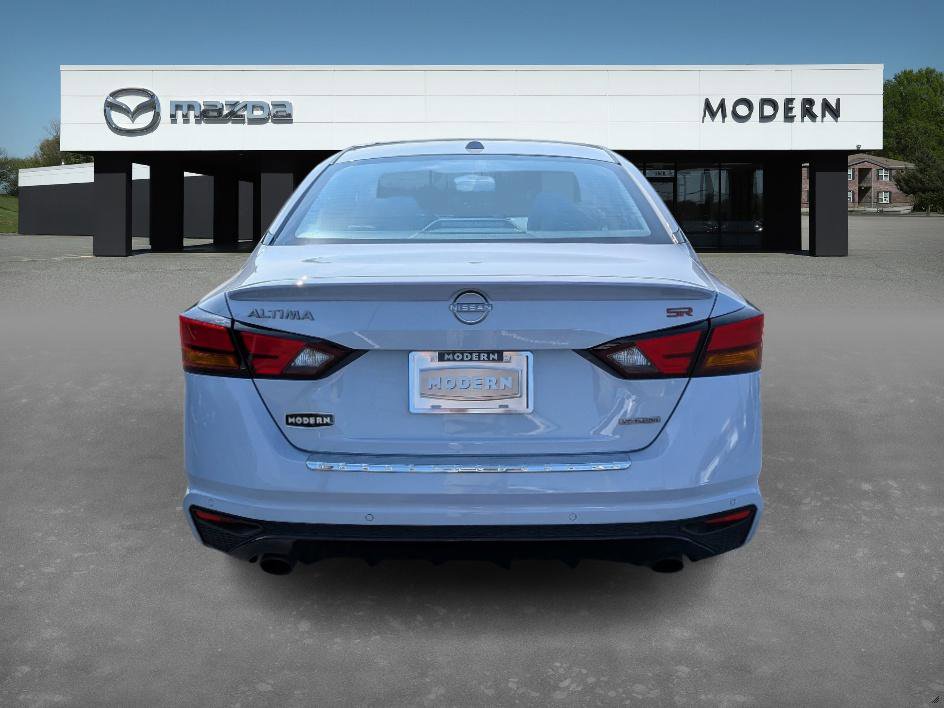2023 Nissan Altima SR photo 4