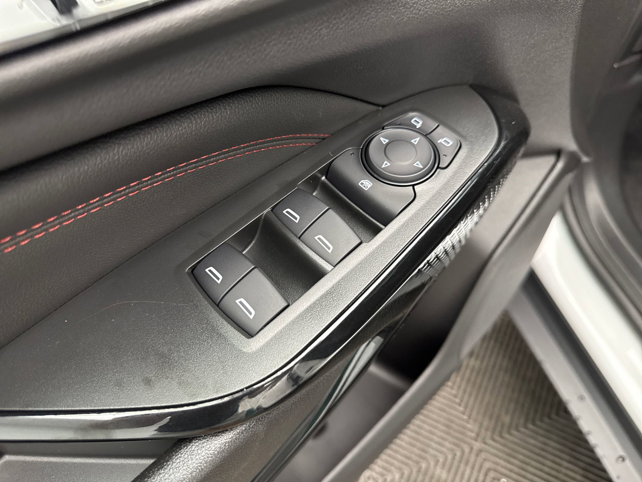 2025 Chevrolet Trax photo 32