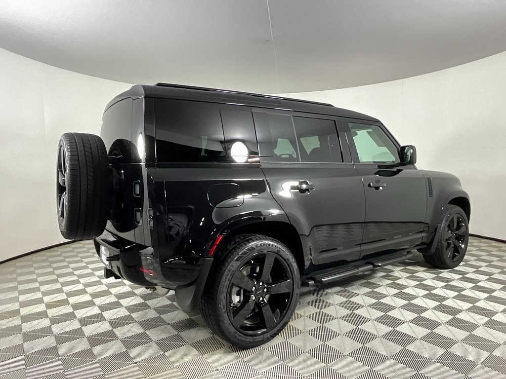 2026 Land Rover Defender 110 X-Dynamic SE photo 2