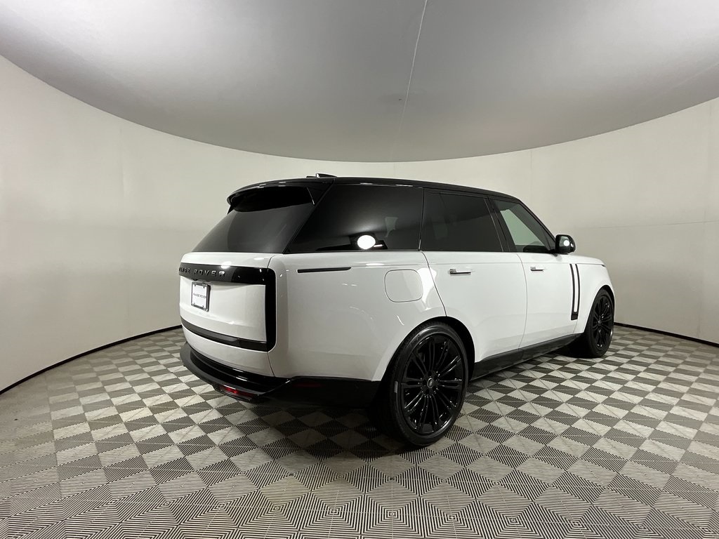 2025 Land Rover Range Rover SE photo 2